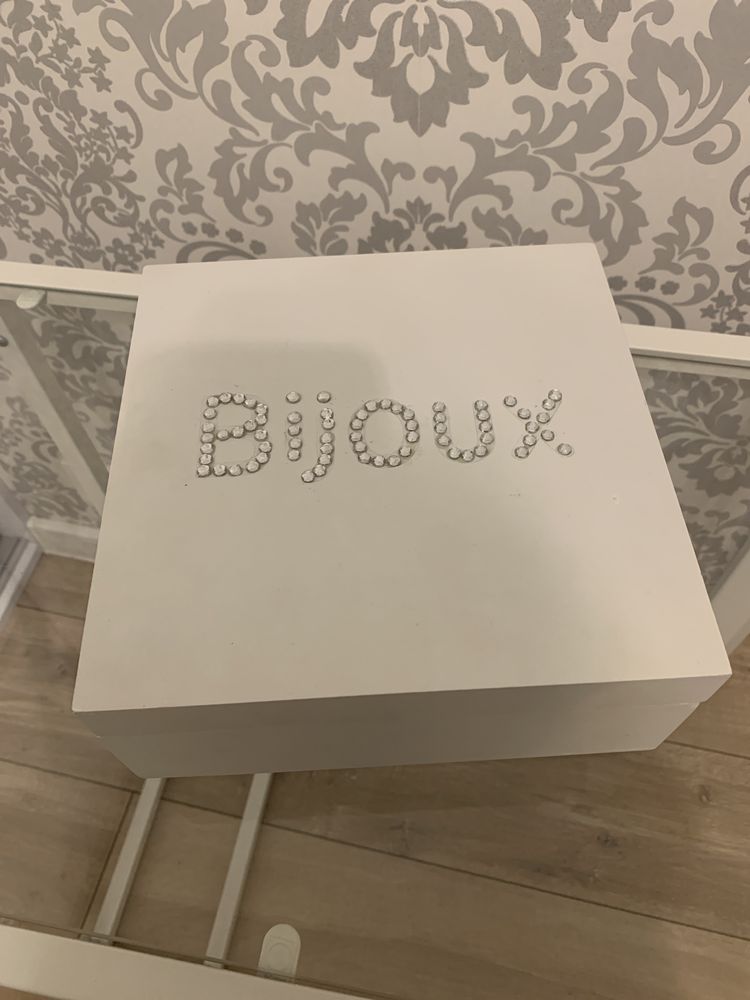 Pudełko szkatułka drewniana biała glamour