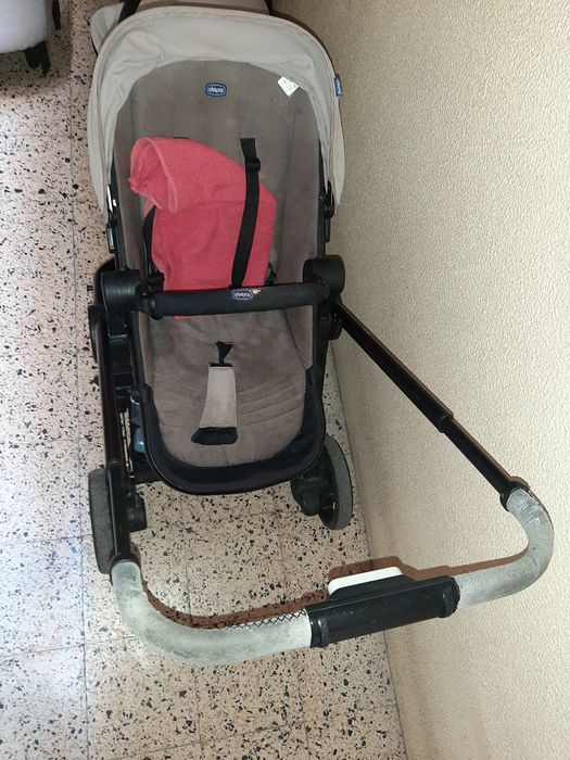 Vendo carrinho de bebe trio da chicco