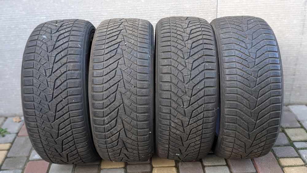 Yokohama 245/45 R18 Bluearth Winter V905 100V