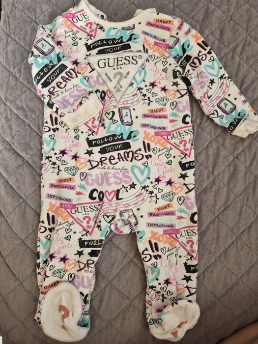 Śpioszki pajacyk Guess 6-9miesiecy