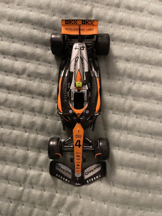 Carro Lando Norris (1:43)