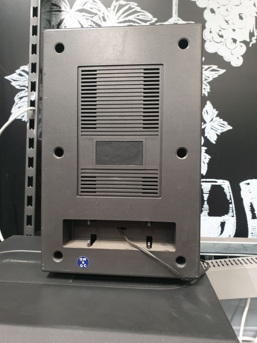 Wierza PRL z gramofonem