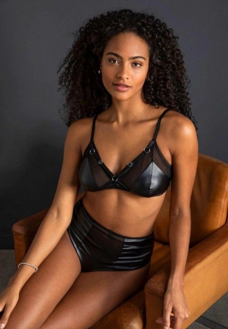 Zestaw bielizny erotycznej Venus braletka Wetlook wysokie stringi 36 S