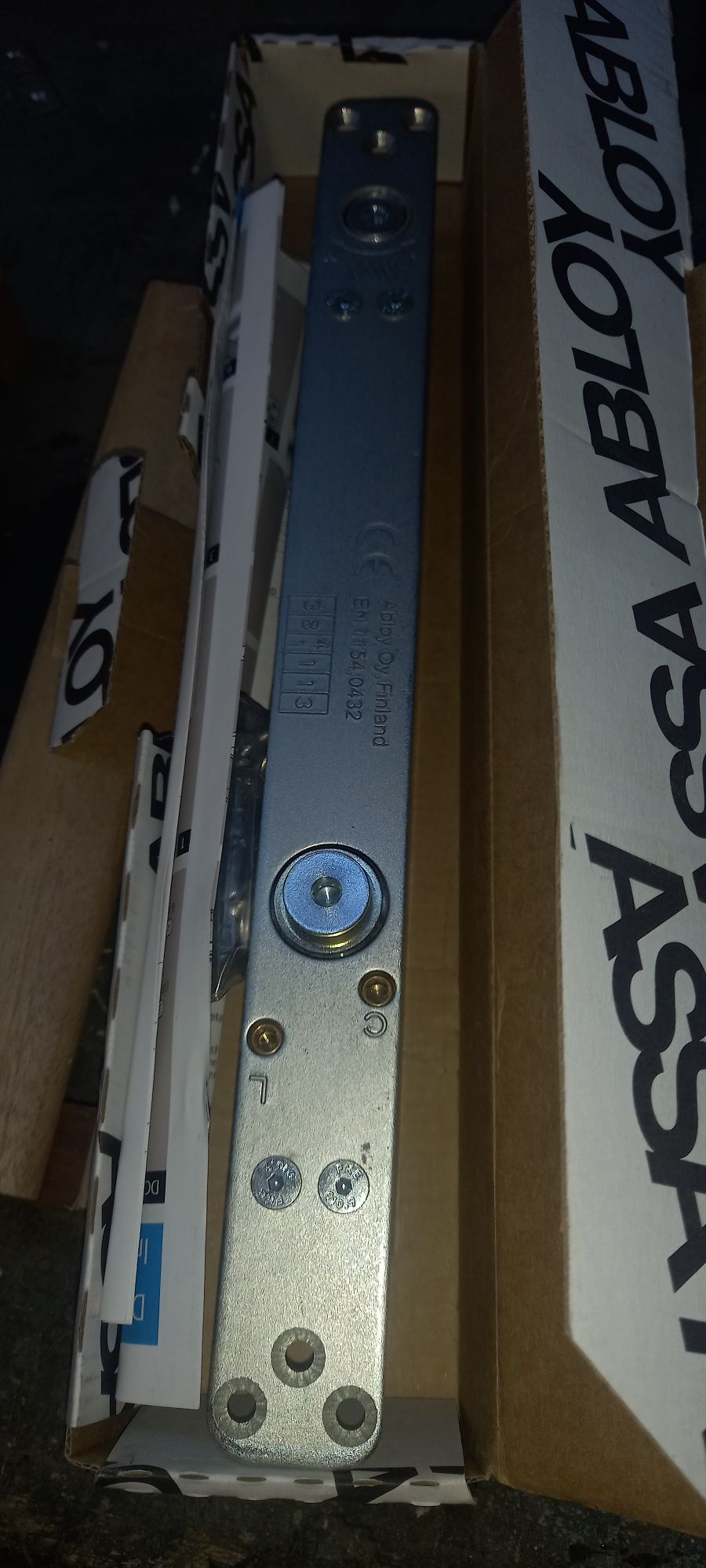Samozamykacz assa abloy DC840
