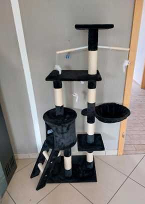 Кігтеточка-будиночок дерев'яна сірого кольору