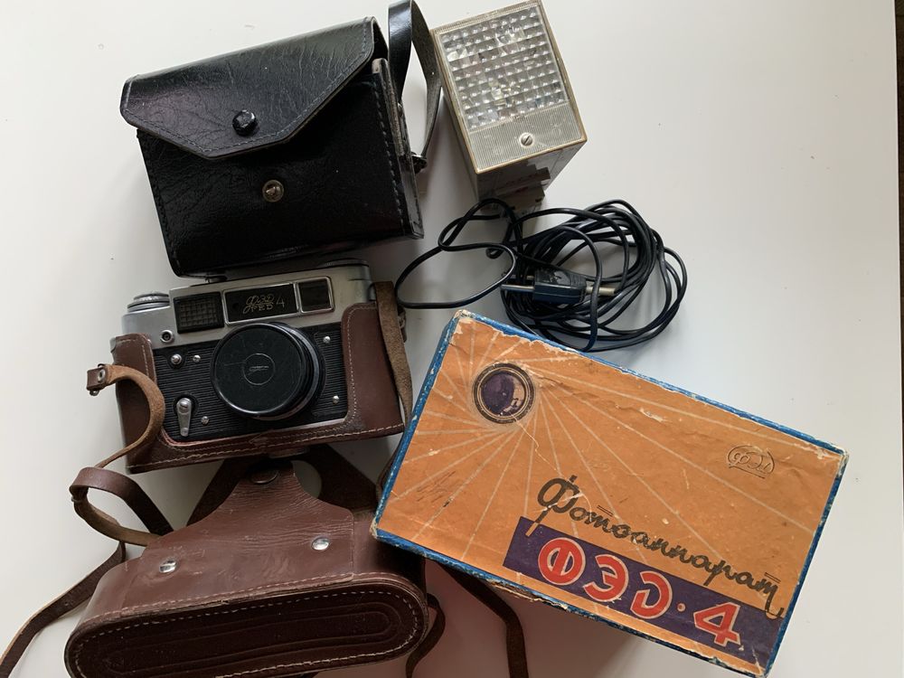 Плівковий фотоапарат ФЭД‑4 + спалах Фотон