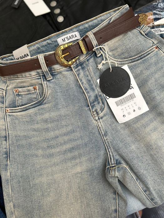 Jeansy typu Mom Fit z firma M. Sara