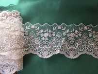 Renda branca com 10 cm de largura