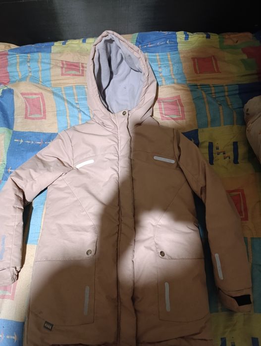 Продам зимнюю детскую  курточку