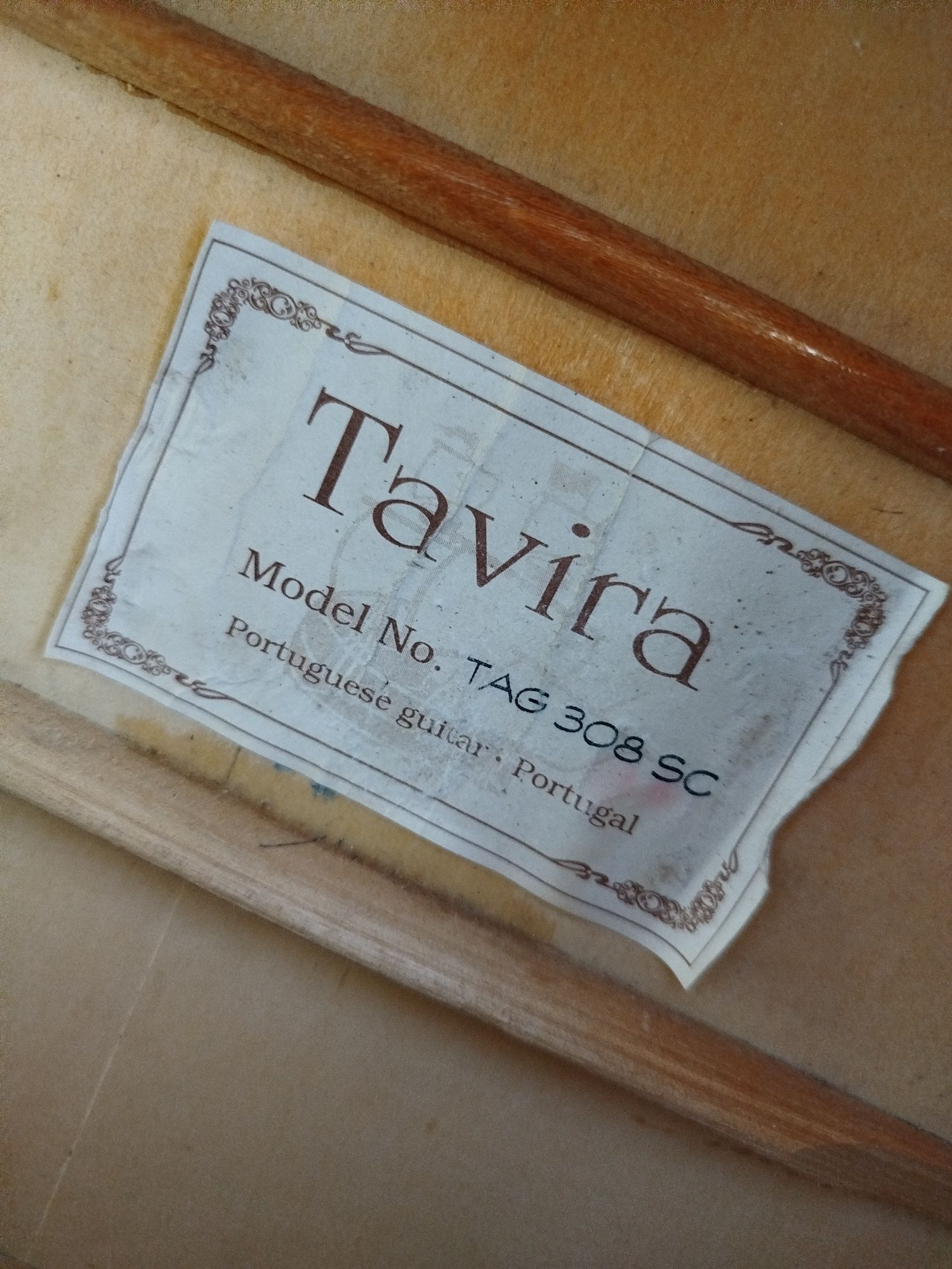 Gitara akustyczna tavira z pokrowcem