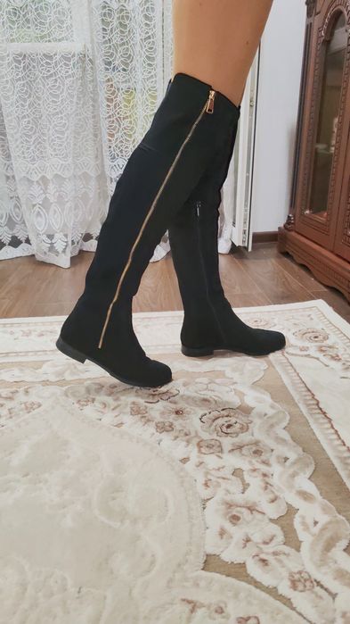 Комфорт та зручність.   Чорні ботфорти із натуральної замші.   Вони ду