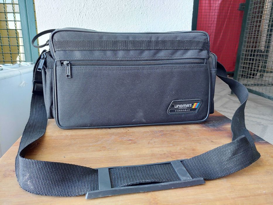 Câmara Canon UC30 e acessórios.