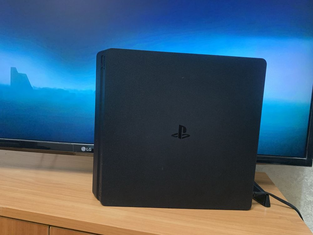 Playstation 4 slim, 1 Tb