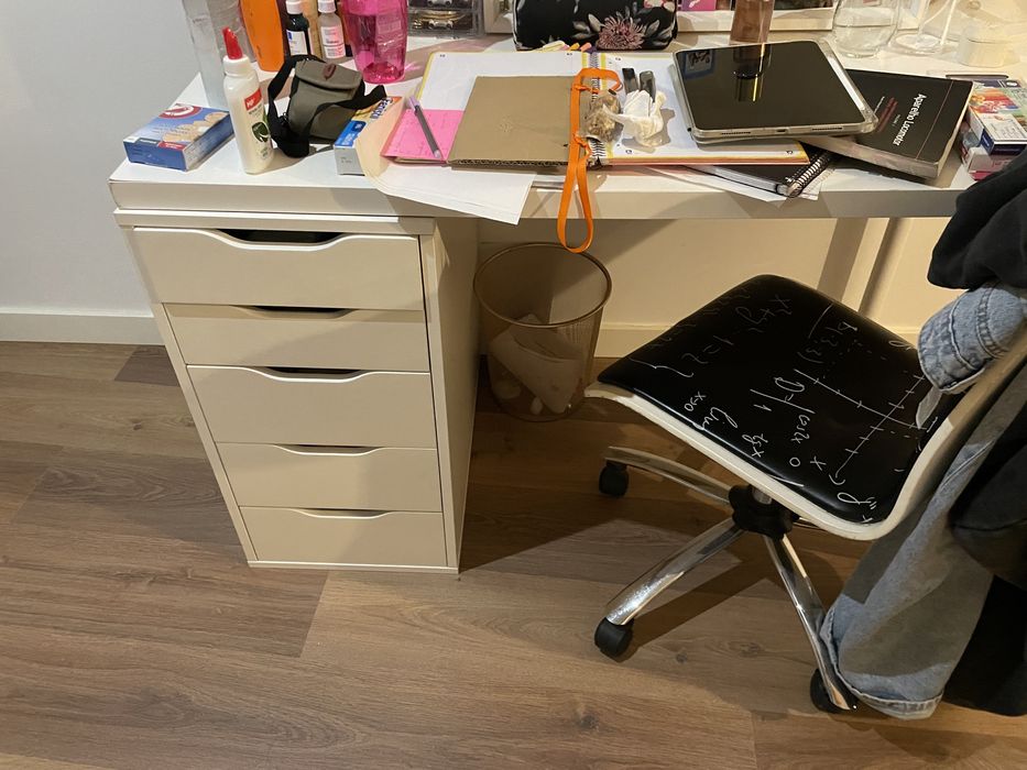 Vendo secretaria-URGENTE