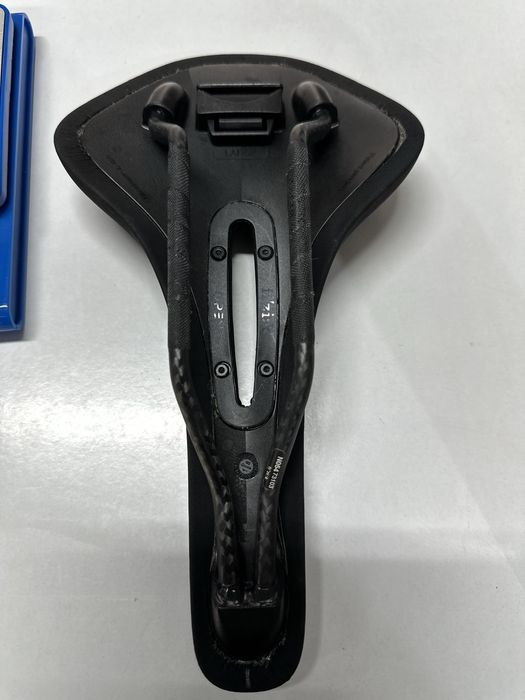 Selim carbono fisik antares R1 carbon