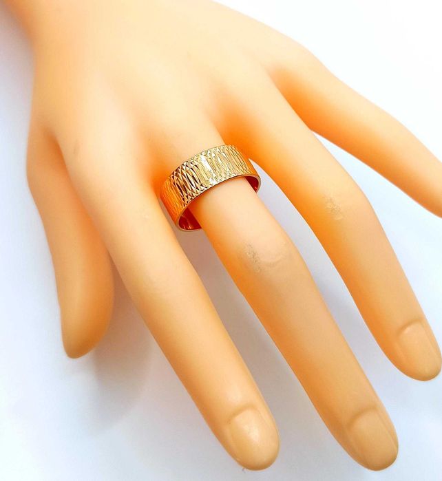 Złota obrączka szer.10mm zdobiona Pr.583 W:5,91gr Roz.25