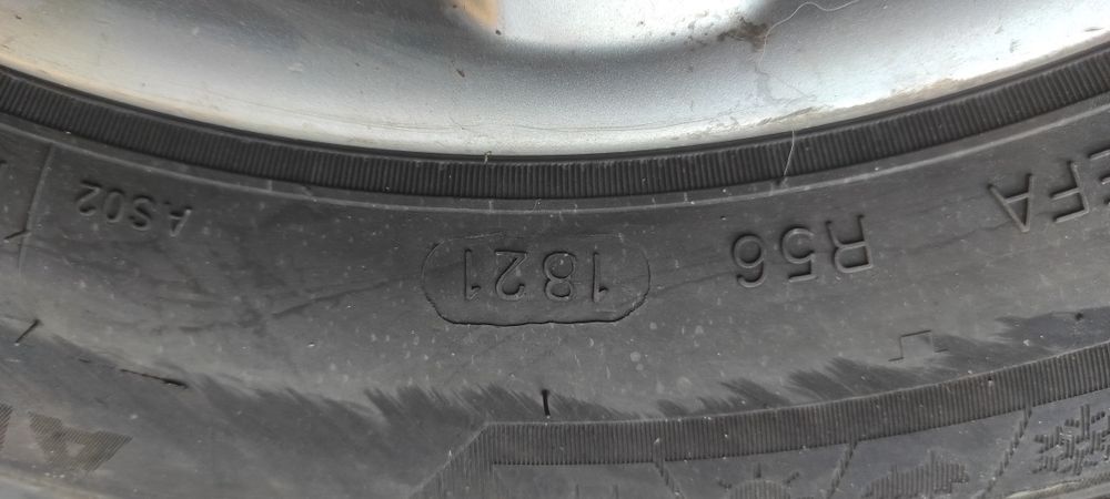 Opony wielosezonowe 175/65 14 cali. Razem z felgami.
