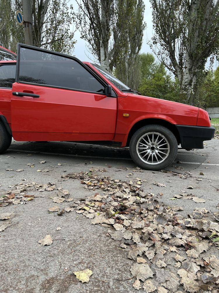 Автомобіль Ваз 2108