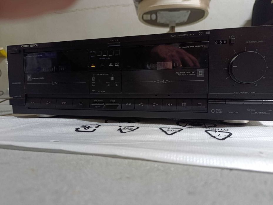 Leitor/gravador de cassetes Grundig CF 303