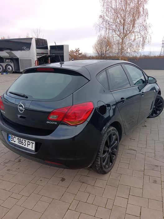 Авто Opel Astra j 2011