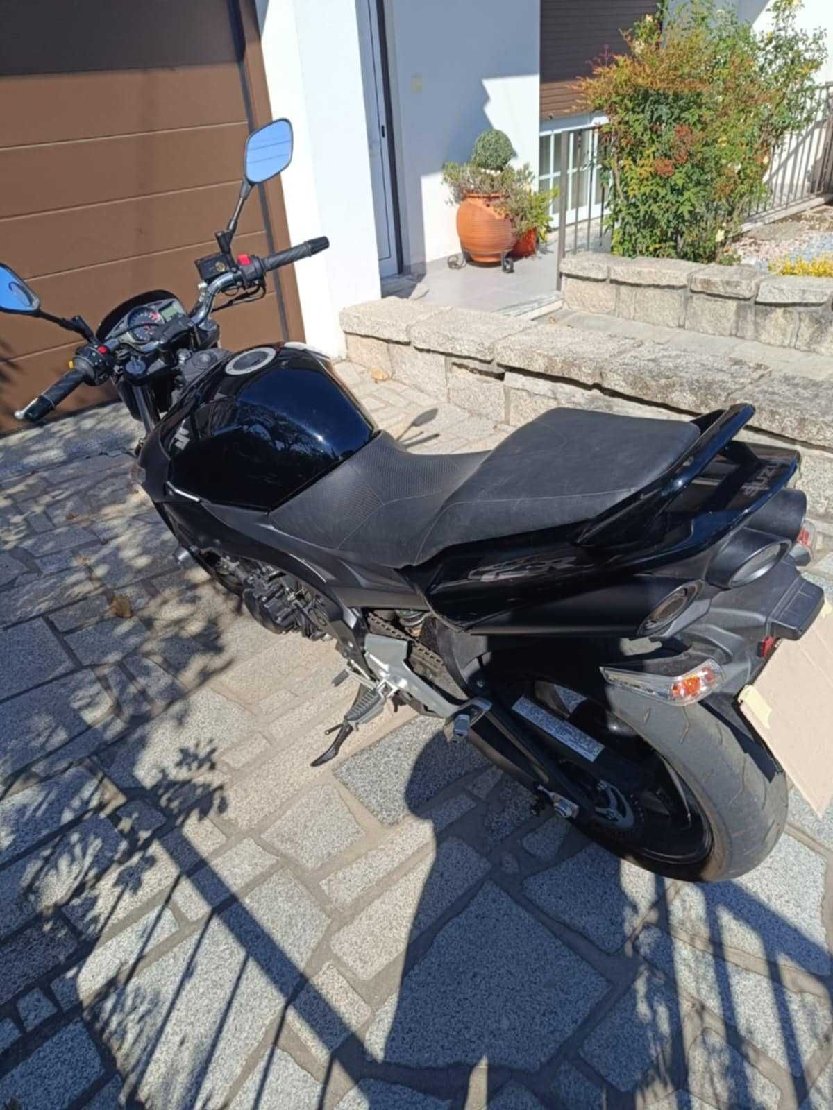 Suzuki GSR 600  em estado soberbo
