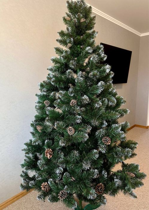 Штучна ялинка з шишками, висота 2,2 м