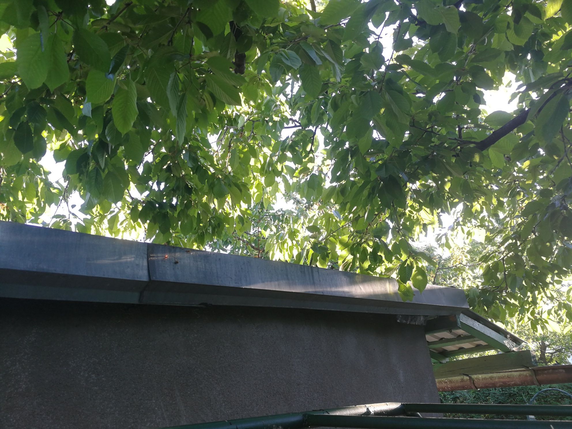 Opierzenie dachowe Obróbka przyścienna z blachy stalowej pas nad rynnę