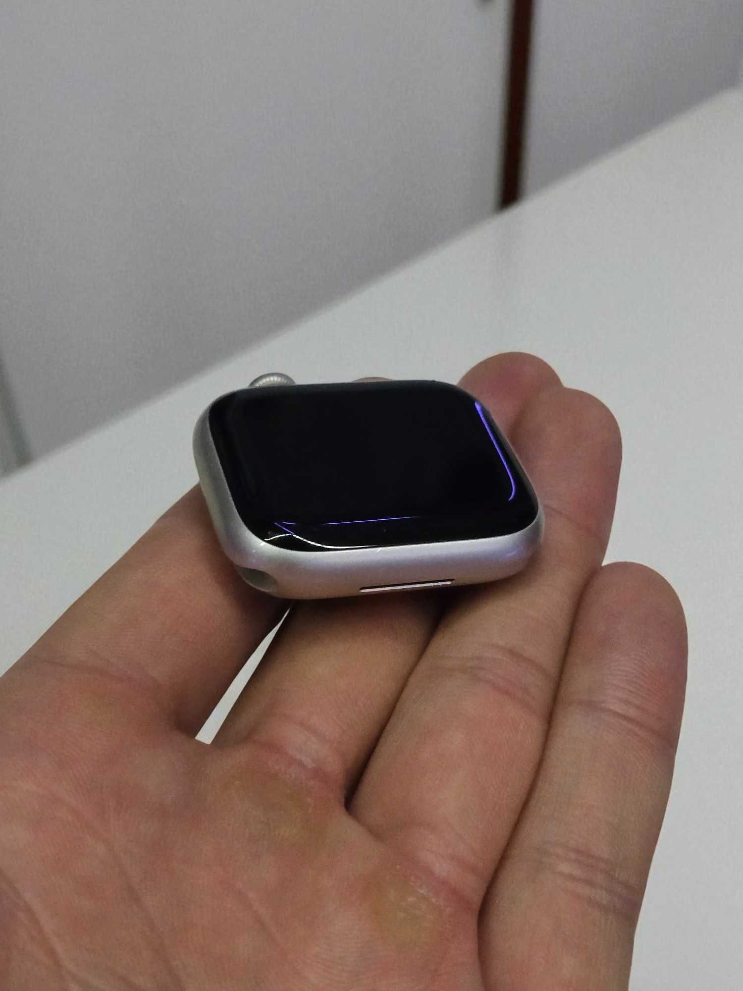 Apple Watch Series 7 GPS – 41mm Starlight + zestaw pasków