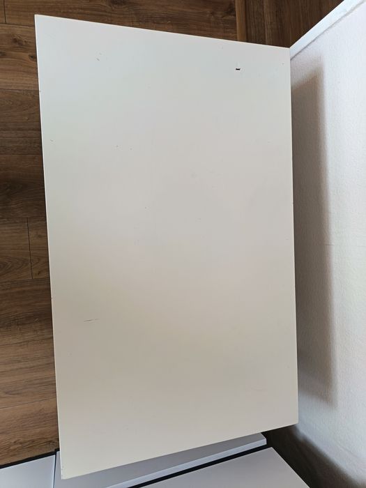 Sprzedam mały stolik.