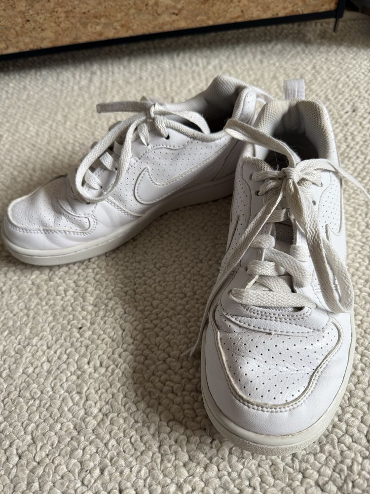 Buty Nike 35,5 białe skóra