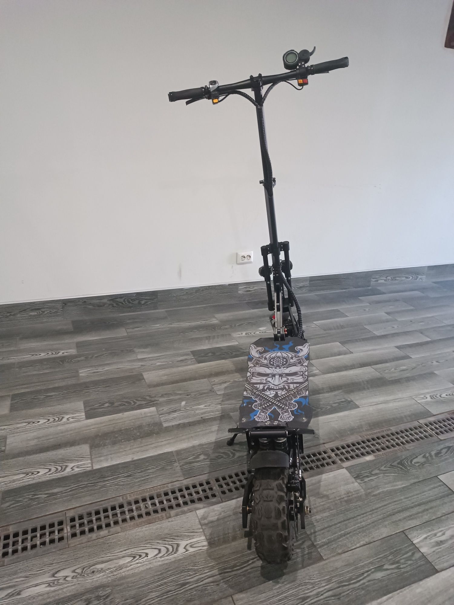 Электросамокат Двухмоторный E-Scooter Tesla 2600 (4000W, 60V, 26Ah)