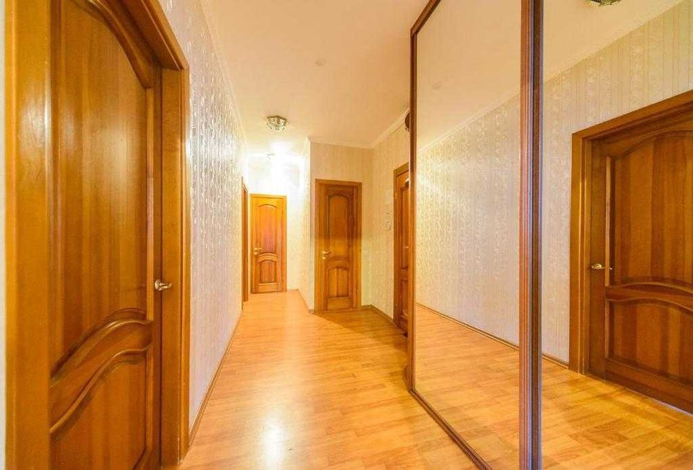 2к ЛЮКС біля метро Дарниця, новий будинок, 6 спальних місць, подобово