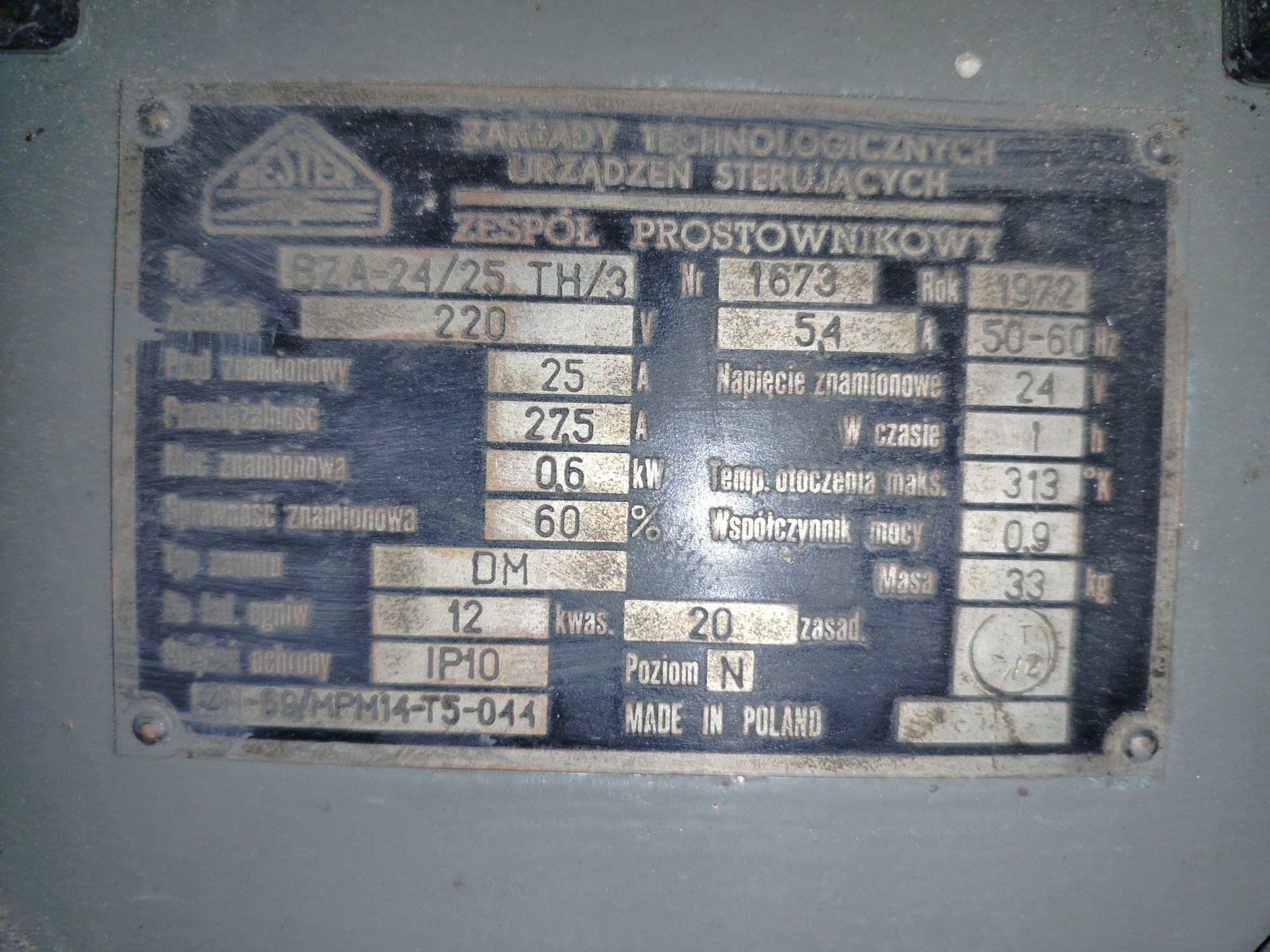 Prostownik selenowy 6V.12V.18V24V  sprawny 100% rok 1972 waga 33 kg