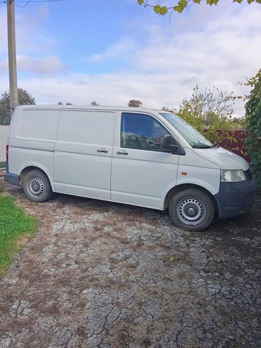 Volkswagen T5 чекає нового власника