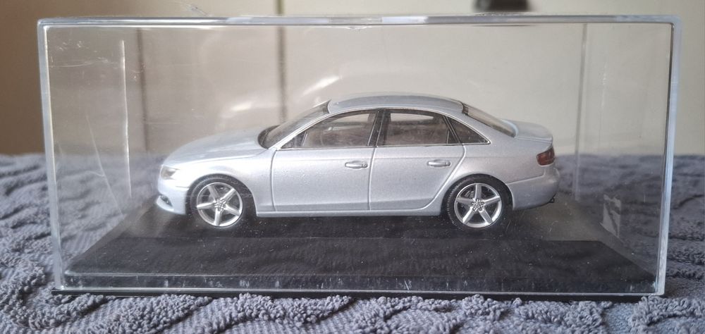 Model 1 43 Audi A4 B8 Minichamps