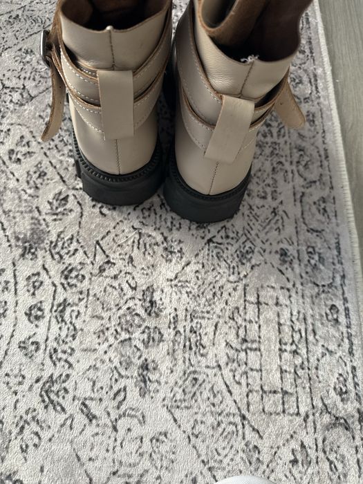 Бежеві черевики шкіряні 36 розмір