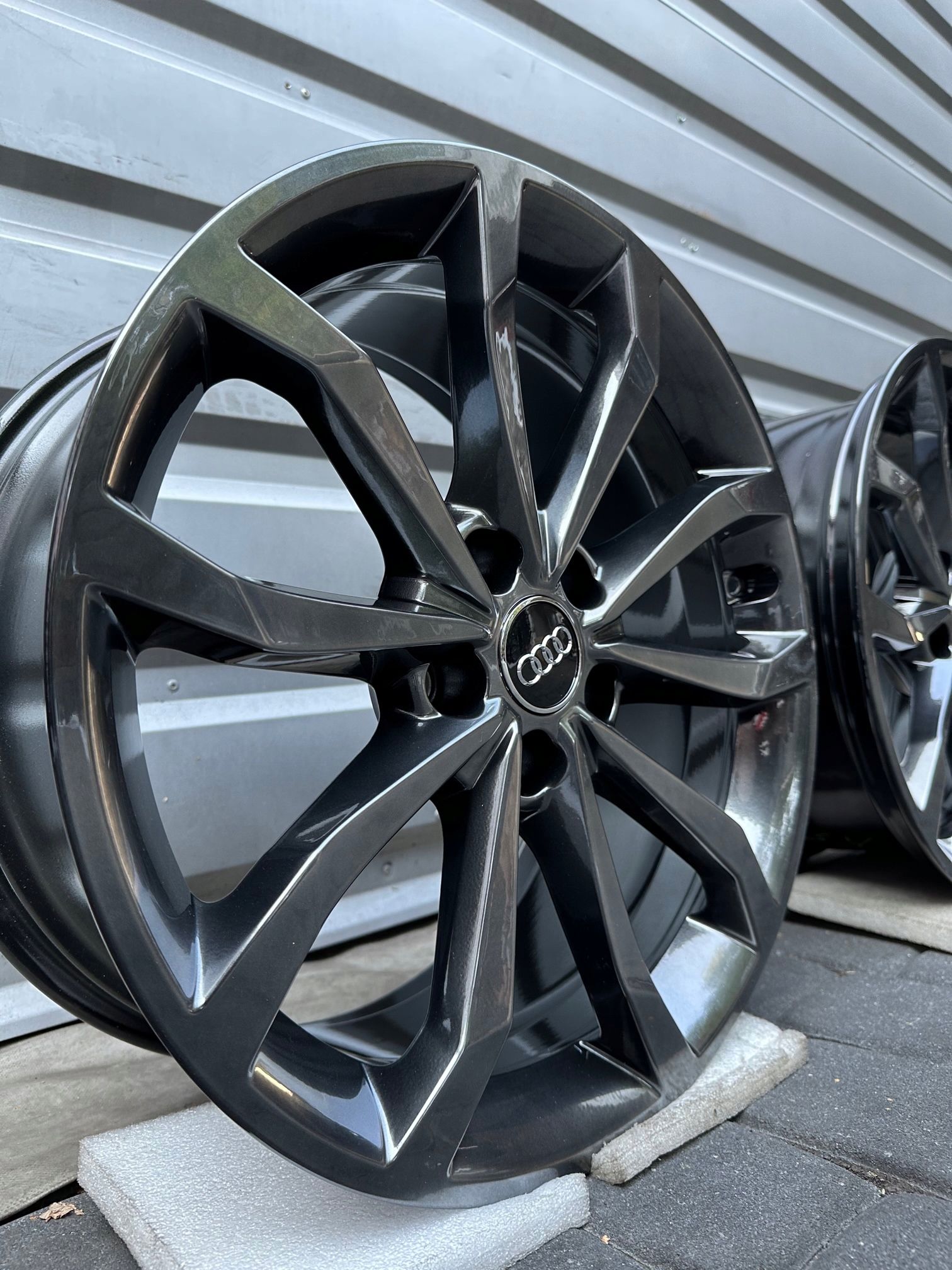 NOWE Oryginalne Felgi Audi 18 A3 A4 A6 A8 Q3 Q5 TT