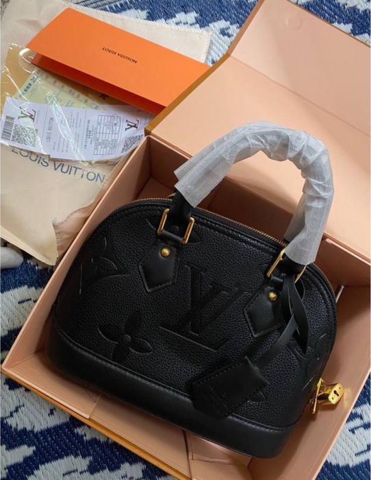 Продам маленьку сумочку відомого бренда. Люкс якість