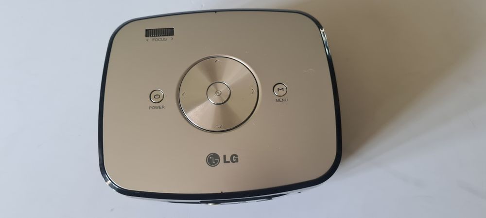 LG HX300G DLP піко-проектор — компактний домашній кінотеатр
