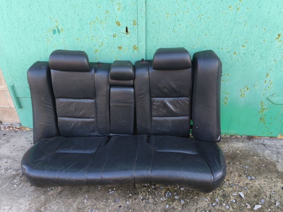 Продам задний диван, сиденья Toyota