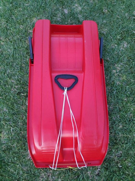 Trenó de criança com travões