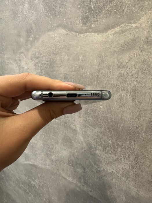 Samsung Galaxy S10e 6/128 в дуже гарному стані