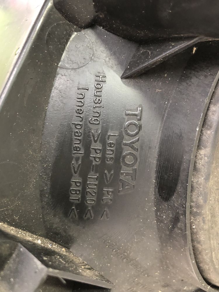 Фара Ліва Права Тойота RAV4 ICHIKOH  8117042311 8113042360
