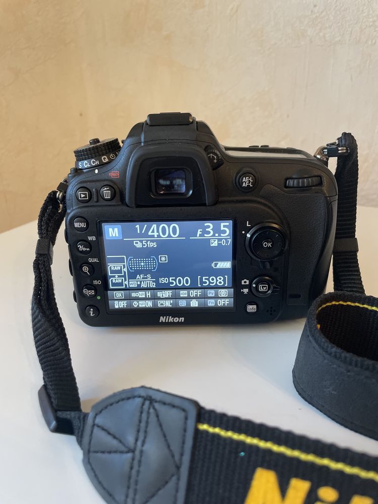 Продам фотопарат nikon d7100 (в подарунок сумка)