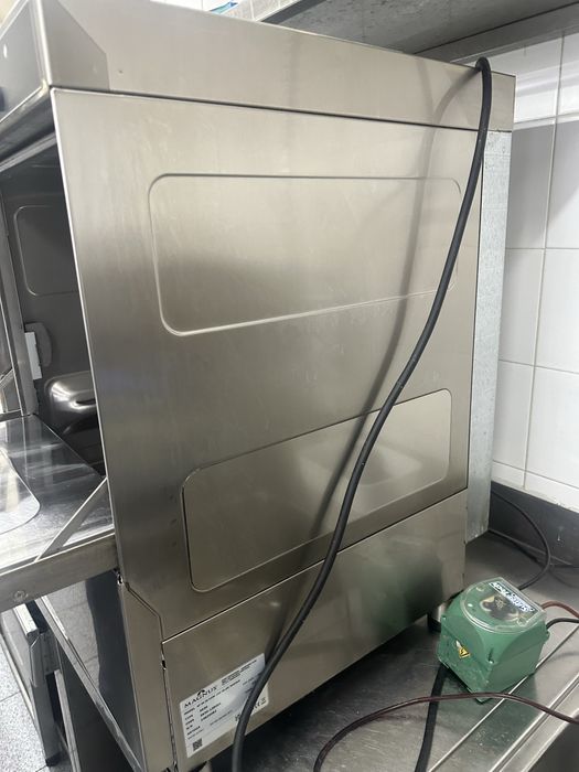 Maquina de lavar copos/ talheres magnus