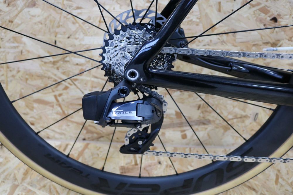 Bicicleta disco Felt AR - Sram Force AXS - Rodas carbono - Nova