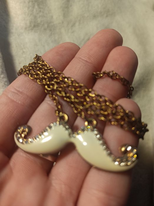 Złoty naszyjnik, wisiorek