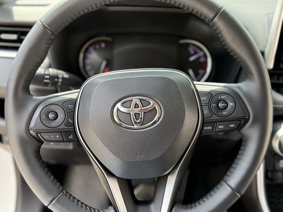 Офіційний ціленький Toyota Rav 4