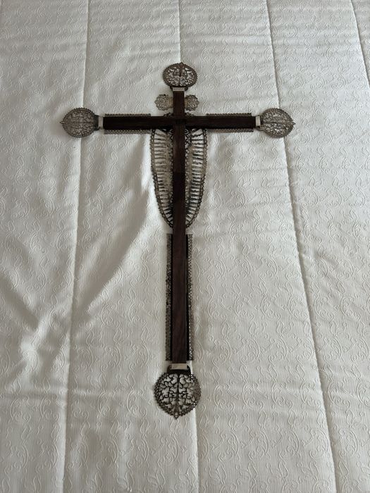 Cruz processional em sissó  e prata Indo -portuguesa , Séc XVII/XVIII