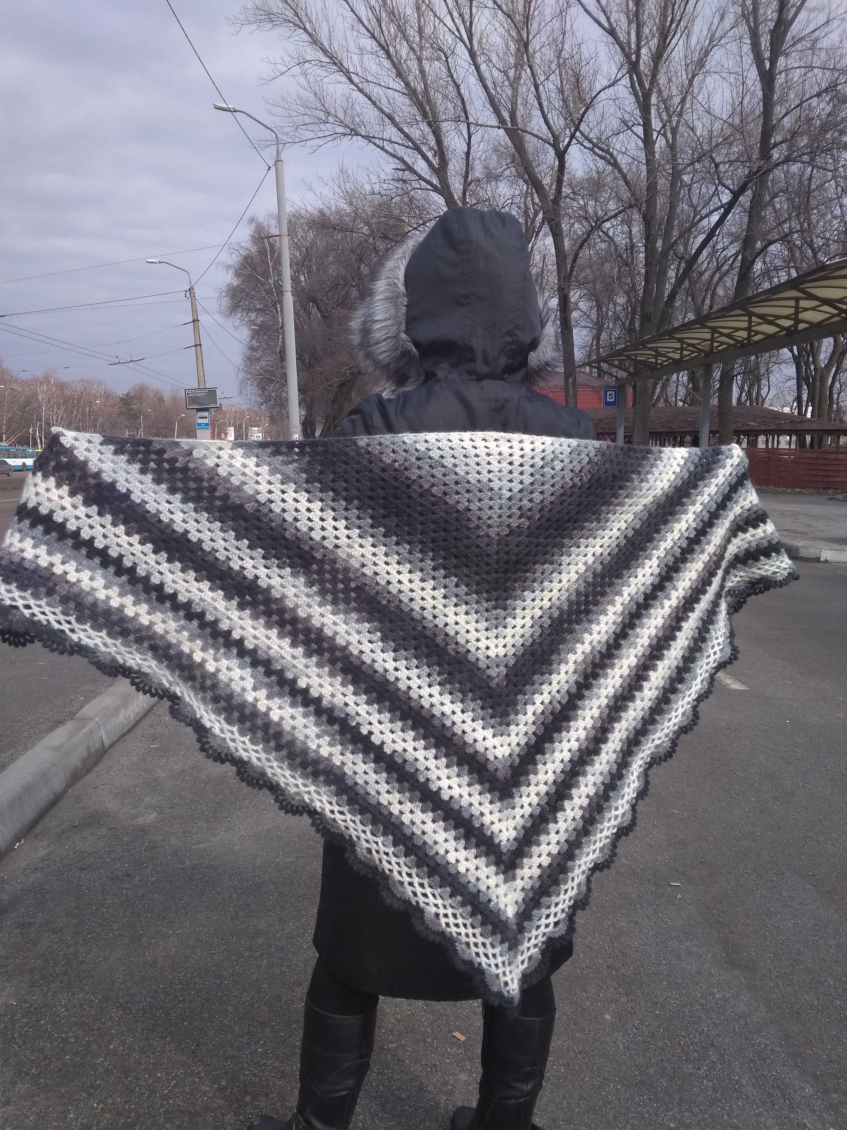 Продам вязаную шаль